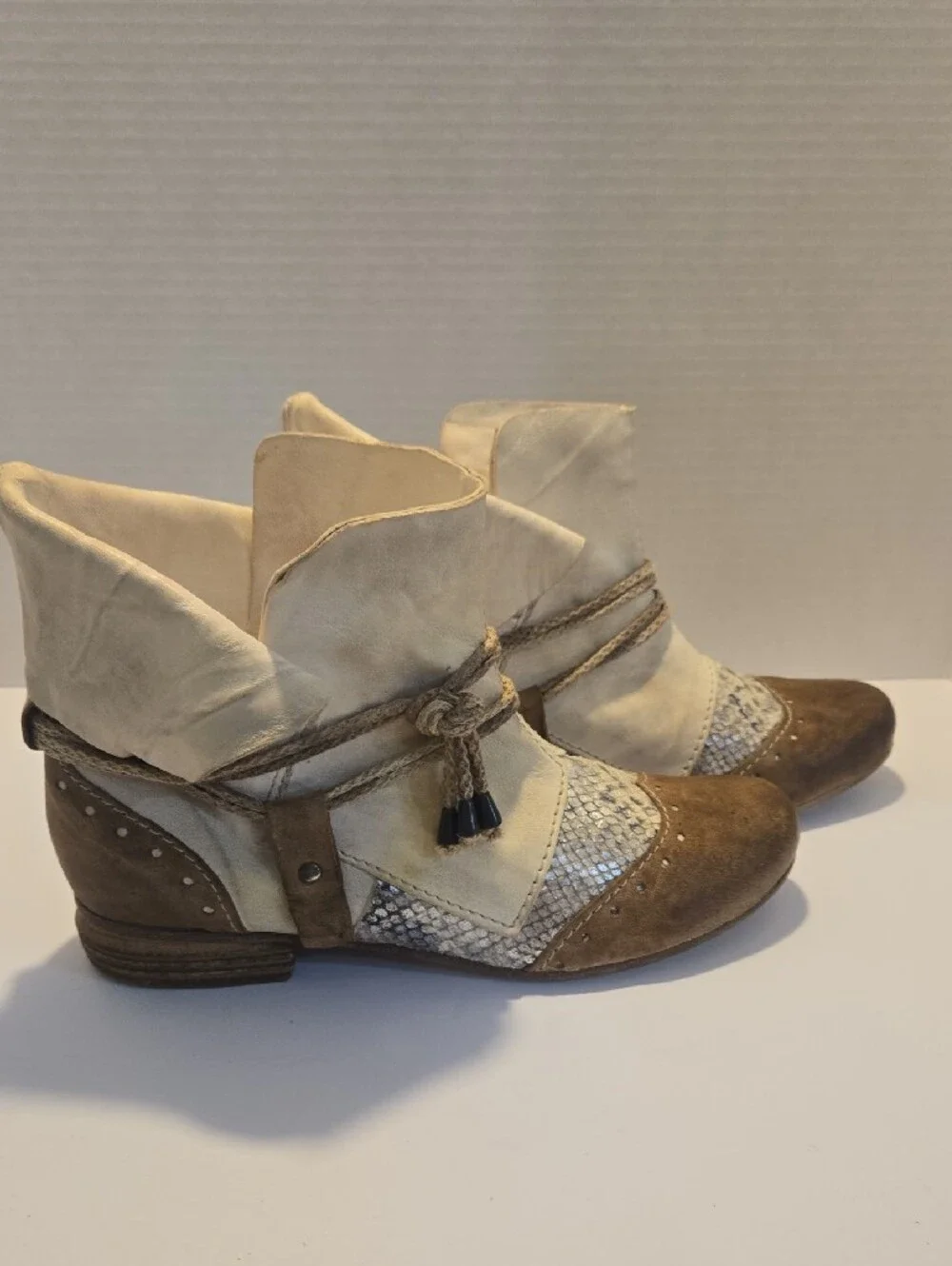 Authentic Artison Cream and Brown Lace-Up Leather Ankle Boots-Made In Italy